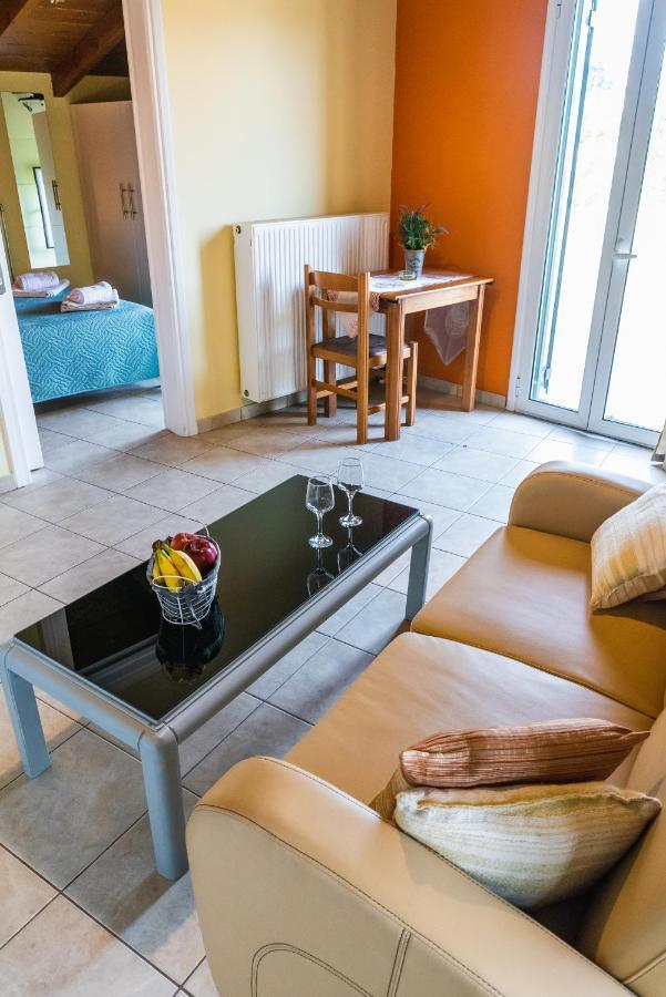 Julia΄S Apartment Alepou 外观 照片
